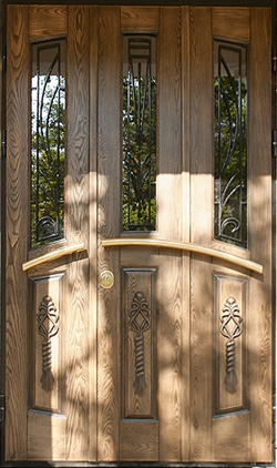 металлические двери с отделкой массив дуба